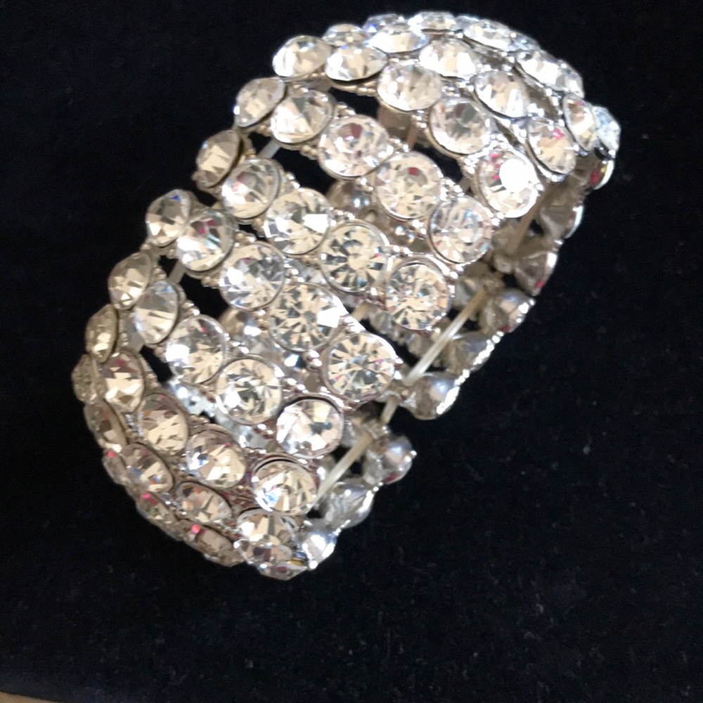 Jewelry - Picture 3 of 8